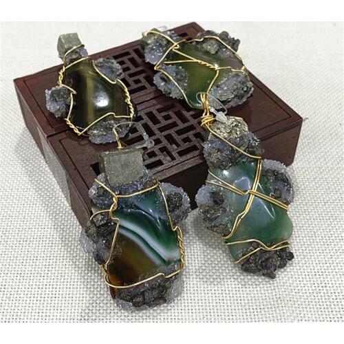Natural Stone Resin Agate Pendant Green Irregular Shape Necklace Pendant Exquisite Chain Handmade DIY Jewelry Accessories Gift