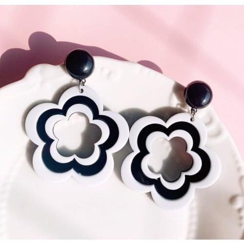 2021 New Fashion Black White Color Hollow Acrylic Drop Earrings For Women Simple Plant Female Dangle Earrings Party
