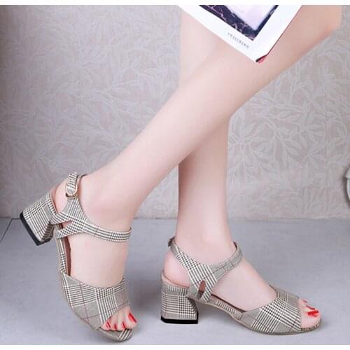 2020 New Womens Sandals Classic Retro Stripe Fashion Medium Heel Comfortable inside Open Toe Work Wedding heels women U23-05