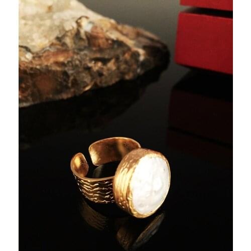 Dr Stone Natural Stone Women 'S Pearl Stone Gold Plated Ring KRB44