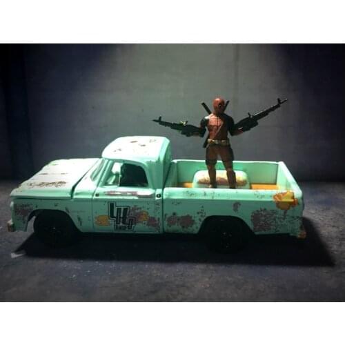 1/64 Resin Die-cast Movie Character Headgear With Two Guns Male Car Scene Doll Model Scene Layout Collection Decoration Toy