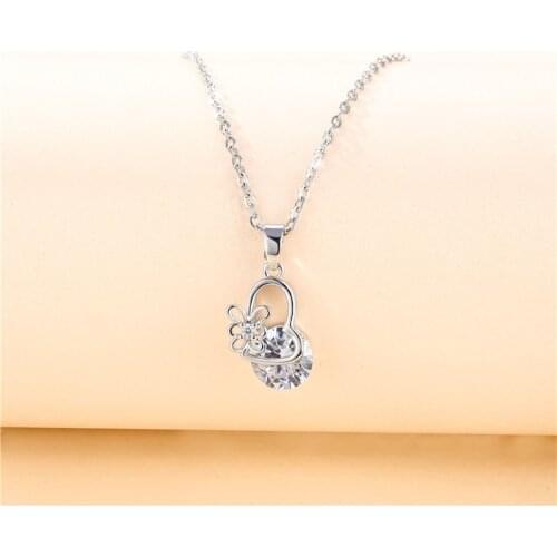 Low Price Jewelry Gift Vintage Designer Copper Jewelry Peach Heart Crystal Zircon Collarbone Love Titanium Steel Sweater