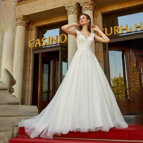 New Fashion Simple V Neck Wedding Dresses White/Ivory Floor Train Applique Sleeveless Ball Gown Princess Bridal Vestido De Noiva