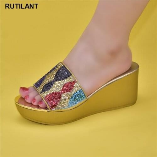 2021 New Womens Slippers Summer Wedding Party Fashion High End with Diamond Fashion Open Toe Pumps Womens Platform Heels