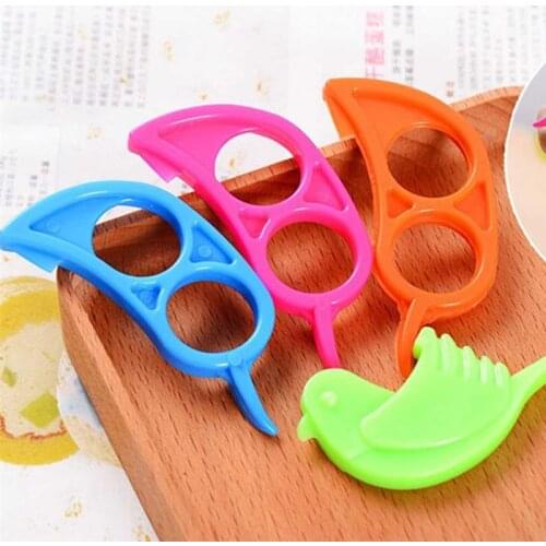 5Pcs Random Color Plastic Handhold Portable Mini Fruits Orange Lemon Plastic Mouse Opener Peeler Ring Kitchen Tools