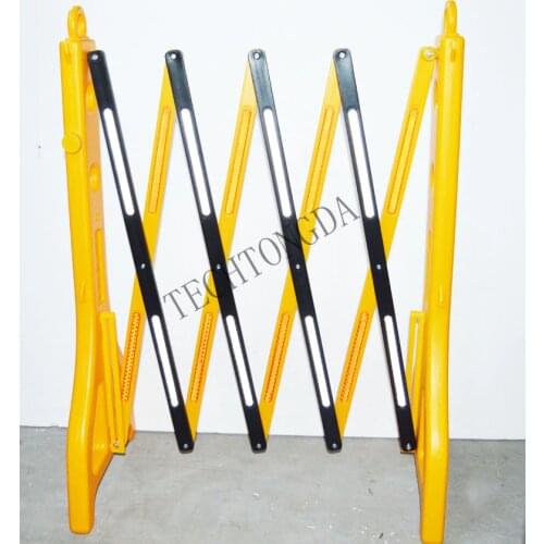 Road Safety Plastic Expandable Barrier retractable belt safety barricade/safety barrier/stanchion bases Yellow