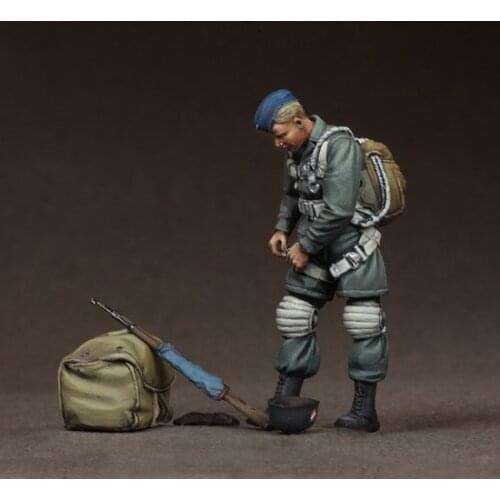 1/35 Resin Model Figure GK, Unassembled and unpainted kit