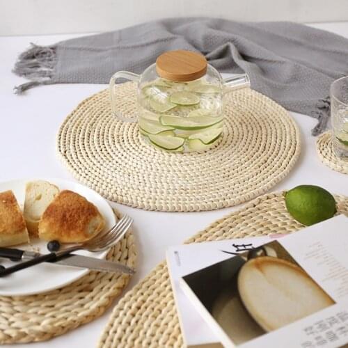 1PC Round Natural Rattan Coasters Bowl Pad Handmade Insulation Placemats Table Padding Cup Mats Kitchen Decoration Accessories