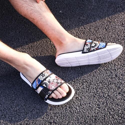 Mens Sandals 2020 Summer New Outdoor Wear Personalized Beach Shoes Slippers BOY Trend Korean Flip Flop