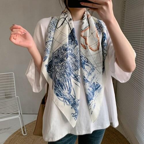 2021 new 90 * 90cm Design Scarf Lady Shawl Printed Silk Felt Headscarf Scarf Lady Headscarf Square Lady Wrap Luxury foulard
