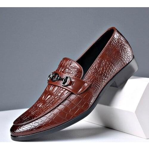 2021 Four Seasons Pointed Toe Men Formal Business Shoes Luxury Mens Dress Shoes Male Casual Leather Wedding Party Loafers
