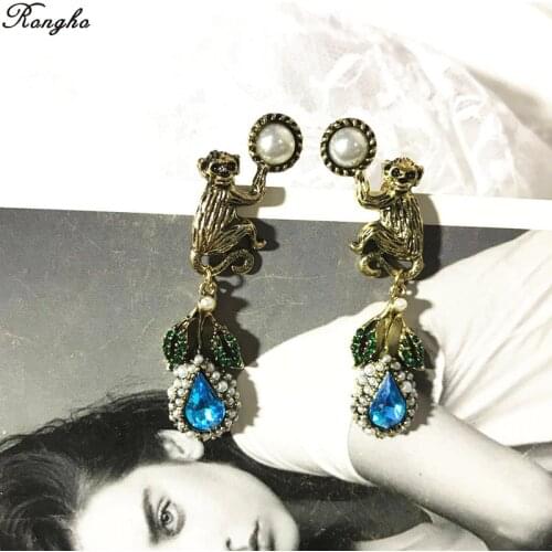 Fashion Brand Vintage Metal Pearl Monkey Stud Earrings for Women Charms Jewelry Crystal Leaf Earring Pendant Anti Gold Brincos