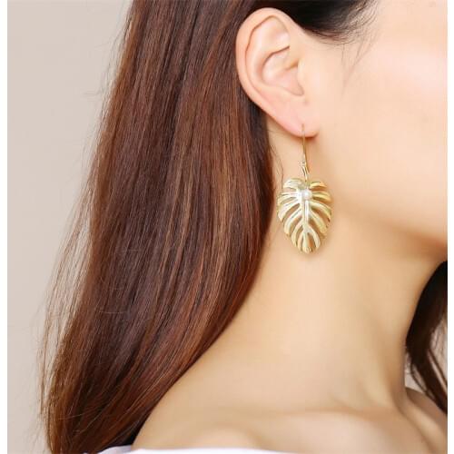 Special Unique Long Earrings for Women Party Wedding Wear Bijoux Gold Tone Leaf Shaped Dangle Earrings Come With Gift Box