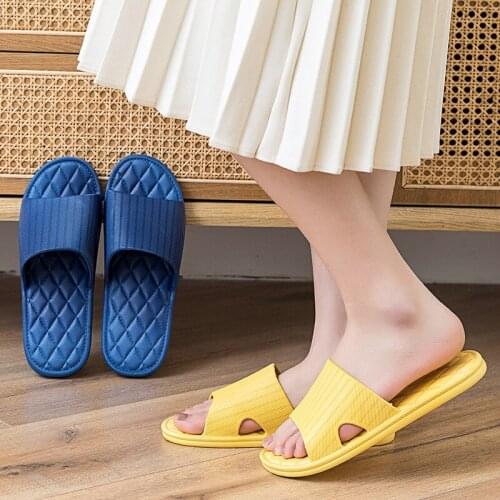 Fashion Outdoor Comfortable Soft Slippers Men Women Indoor Bathroom Home Sandals Flat EVA Striped Flip Flops Summer Sandals
