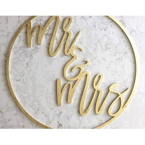 Mr & Mrs Wood Sign, Rustic Wedding Display, Party Banner, Event Decorations,Photo Props,Round Shape