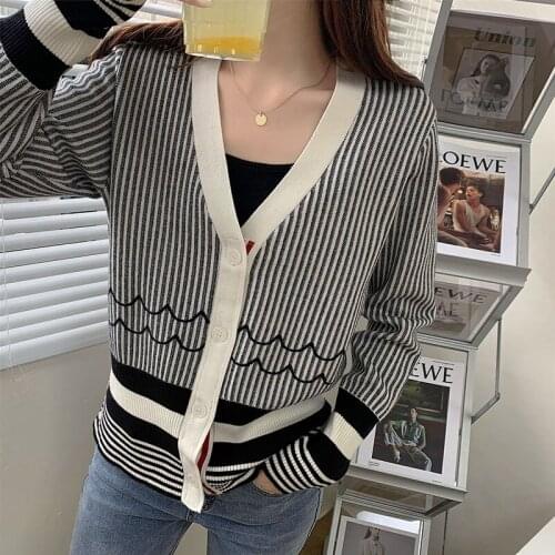 2021 Casual Pactwork Knitted Women Sweater Cardigan V-neck White Long Sleeve Loose Pocket Elegant Cardigan Autumn Winter