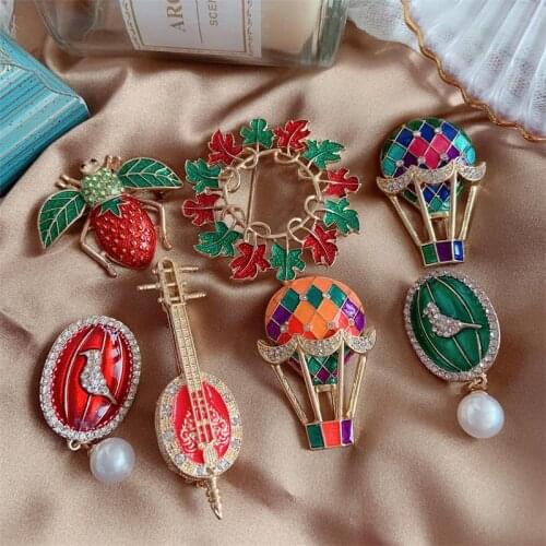 United States, Japan and South Korea jewelry Vintage balloon color bees strawberry umbrella pipa wreath brooch brooches