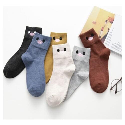 New Autumn and Winter Womens Socks Sweet Cotton Cartoon Embroidered Piggy Ladies Mid-tube Socks College Short Socks 1 Pair