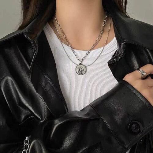 Layered Chain Round Portrait Engraved Charm Pendant Necklace for Women Hip Hop Korean Fashion Choker Necklace Neck Chain Jewelry