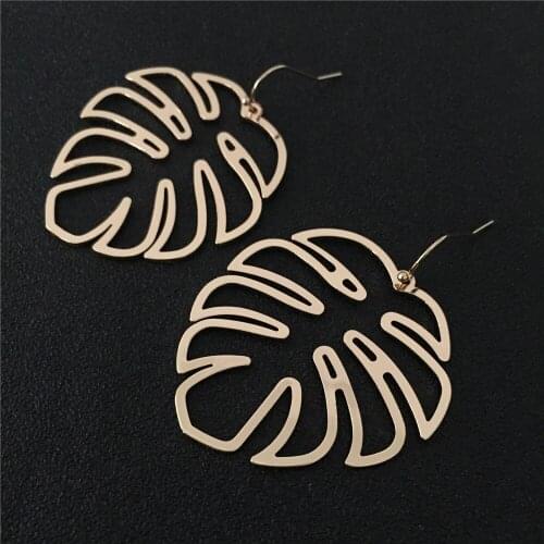 New Fashion High Quality Simple Boho Leaf Drop Earrings Hollow Carving Gold Color Leaf Drop Earrings for Women Casual Wearing