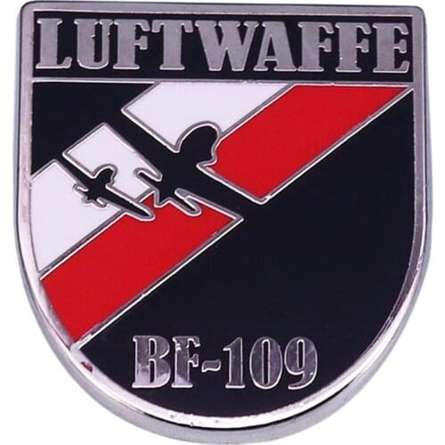 GERMAN LUFTWAFFE AIR FORCE BF-109 METAL ENAMEL BADGE PIN COCKADE
