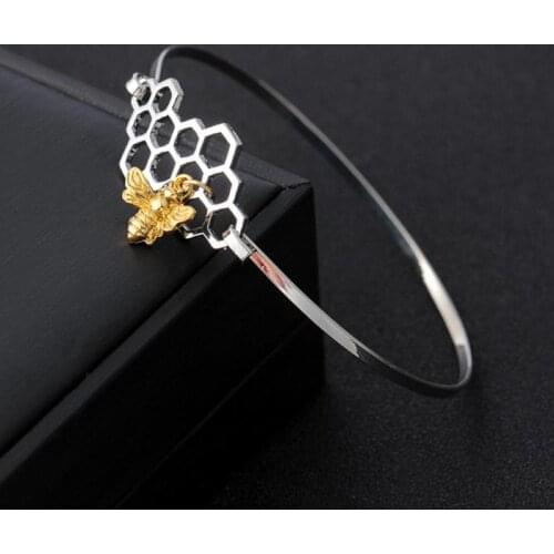 Cute Honeycomb Bracelet Beehive Honey Bee Link Chain Fashion Women Geometric Honeycomb Bangle Bee Pendant Charm Bracelet 2018