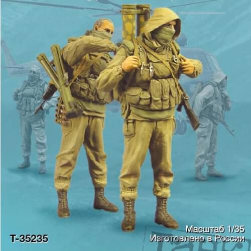 1/35 Soldiers of the GRU spetsnaz with RPO "Shmel", Resin Model Soldier GK, WWII military theme, Unassembled and unpainted kit