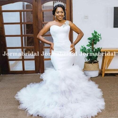 Short Cap Sleeves Mermaid Wedding Dress With Tiered Ruffules Tulle Sweep Train Delicate Rhinestones White Bridal Dresses Custom