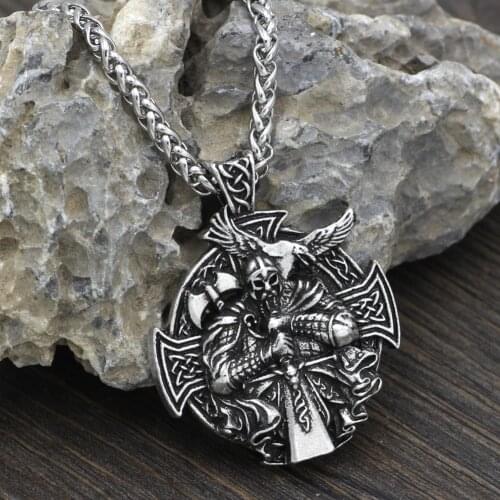 Cross Warrior Rune Eagle Pendant Necklace Fashion Mens Round Retro Gothic Punk Domineering Creative Luxury Jewelry Accessories