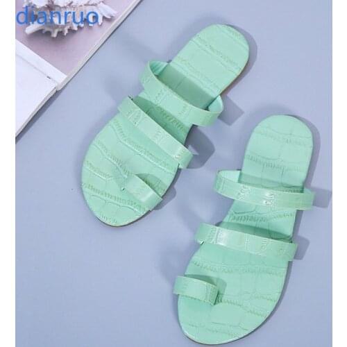 2021 New Large Size Womens Slippers Sequins Color Striped Flip-flops Womens Fashion All-match Explosive Models Womens Shoes