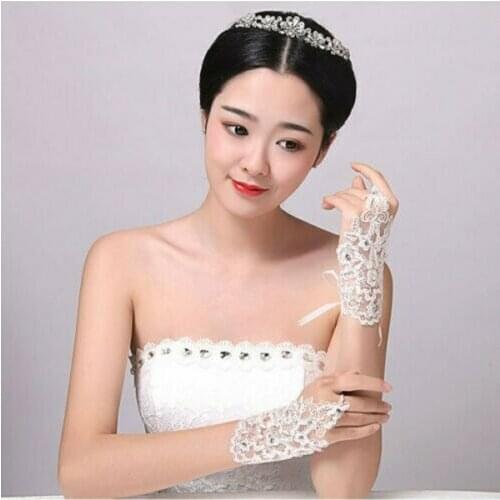 Hot selling Fashion Style Bridal Gloves Elegant Short Paragraph Rhinestone White Lace Glove Wedding Gloves