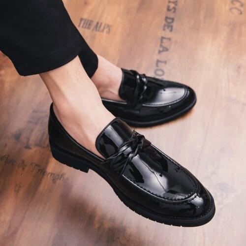 Mens Formal Hairstyle brand wedding shoes mens classic patent leather Italian shoes chaussure Homme zapatos hombre zapatos E44