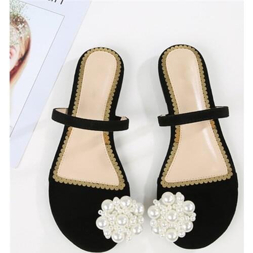Slippers Women Summer Shoes Pearl Sandals Black Shoes Flat Clip Toe Ladies Shoes 2019 New Outdoor Slides Kid Suede Fashion Shoes
