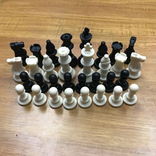 Compact Size 65MM 32 Medieval Chess Plastic Complete Chessmen International Word Chess Game Entertainment Playing Chess