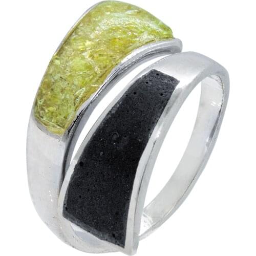 DARK DIAMOND®-True volcanic Lava line ring, 925 sterling silver and olivine. Handmade in Spain