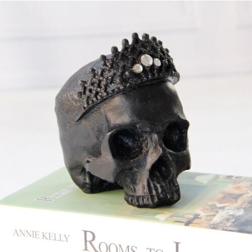 Creative Resin Crafts Queen Decorative Art Sculpture Decoration Halloween Home Decoration Props Desktop Craft Gift