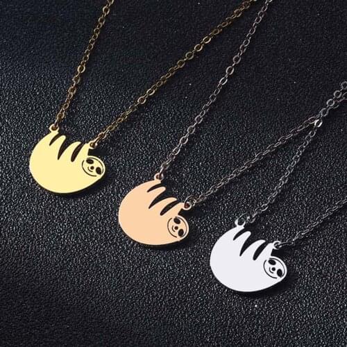 2021 Super Cute Smiley Dangling Sloth Shaped Animal Inspired Pendant Necklace Minimalistic Handmade Animal Jewelry