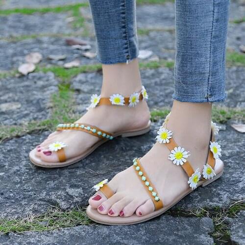 Women Flat Sandals Rhinestone Buckle Summer Shoes Women Fashion Comfortable Daisy Beach Sandals Plus Sweet Flowers