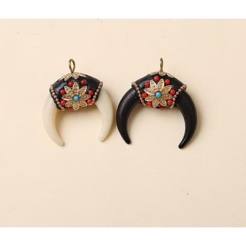 2pcs Black White Double Horn Moon Charms Pendants with Boho Sun Flower Pattern for Jewelry Making DIY Nepal Tribal Necklace