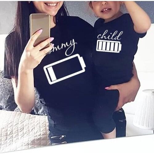 Matching Mom Son Daughter Short Sleeve T-shirt Print Battery Tops Fanily Look Matching Tshirt 1pcs Funny Battery Family T Shirt