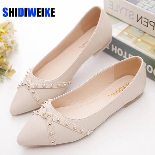 Woman Flats Shoes Rivet 2021 Spring Summer New Female Metal Pointed Toe Casaul Shoes Comfortable Flats Loafers Shoes AD220