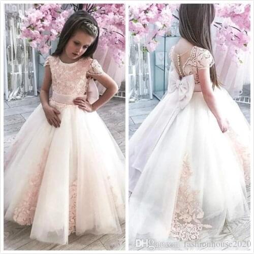 2021 New Lovely Flower Girls Dresses For Weddings Jewel Neck Cap Sleeves Lace Appliques Big Bow Little Kids Holy First Communion