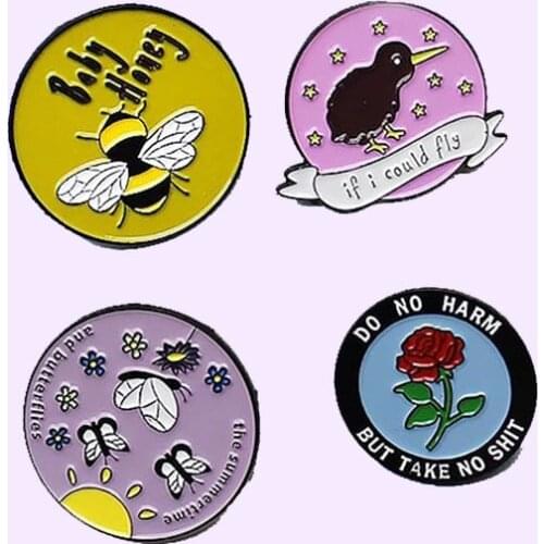 2021 New Round Bee Butterfly Woodpecker Enamel Pendant Childrens Cute Cartoon Animal Hardworking Bee Rose Badge Jewelry Gift