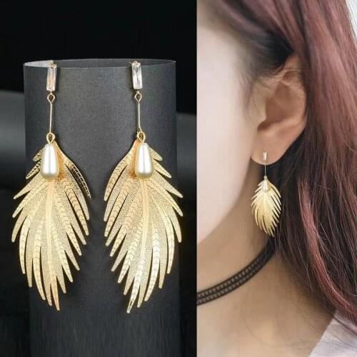 Fashion Popular Gold Plated Feather Tassels Dangle Earrings Elegant Long Drop Earrings for Cocktail Party Women Earrings Jewelry