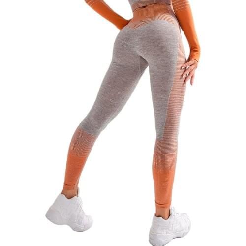 2021 Ins quick-drying peach hip fitness leggings women European and American knitted tight fitting gradient ramp sports pants