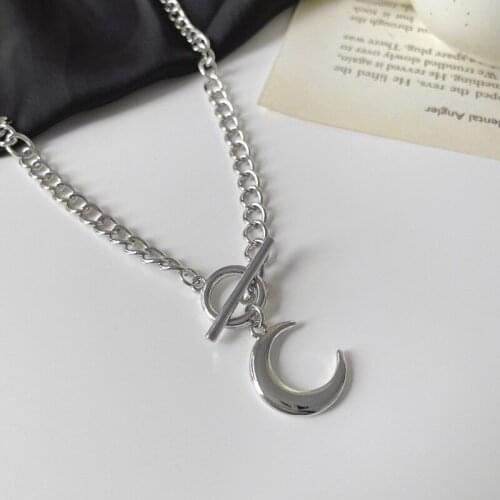 Origin Summer Punk Metallic Moon Toggle Clasp Pendant Necklace for Women Vintage Geometrical Chunky Chain Necklace Jewellery