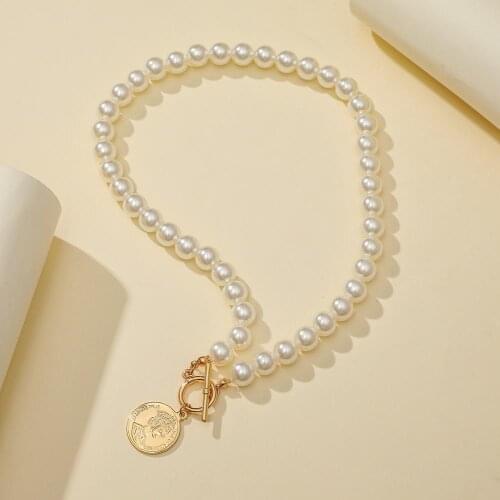 New 2021 Fashion Jewelry Classic Acrylic Pearl Strand Necklace For Women Gold Color Alloy Coin Queen Portrait Pendant Necklace