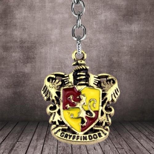 Metal Magic School House Badge Keychain Pendant Toys Car Key Holder Key Ring Movie Medals For Fans Jewelry Gift