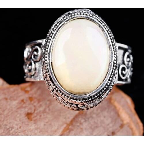 Bohemian Oval Opal Moonstone Rings for Women Tibetan Antique Silver Color Carving Finger Ring Wedding Party Fashion Jewelry Gift