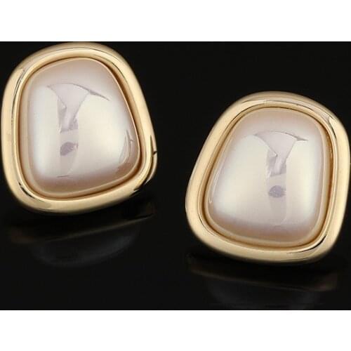 Vintage High Quality French Mabe Pearl Without Pierced Clip Earrings Stud Earrings Simple Female Compact 2021 New Trend